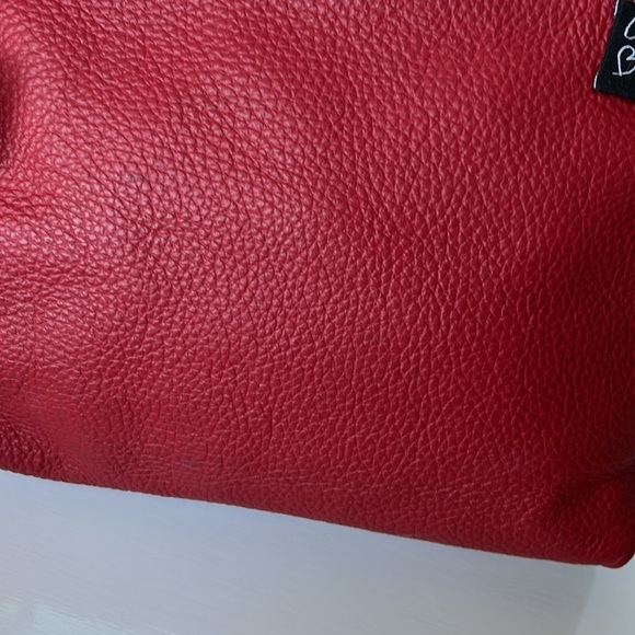 Coco Barclay Red Pebbled Leather Pouch - Picture 2 of 11